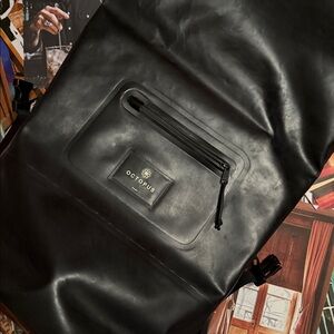 🏄‍♂️ ▪️ 🌊 • 🐙 Octopus x Waterproof x Bag it … Vibes 🐙 • 🏄‍♂️